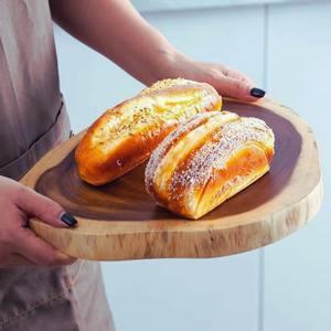 Planche à découper moderne en bois brut et métal pour la cuisine, la salle à manger, la découpe du fromage, des fruits, du pain, des bonbons et l'affichage en magasin, en provenance d'Inde - Product Image 1