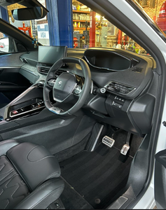 Véhicule Neuf Peugeot 5008 Électrique avec Service Valet Complet - Vente Flash - Product Image 3