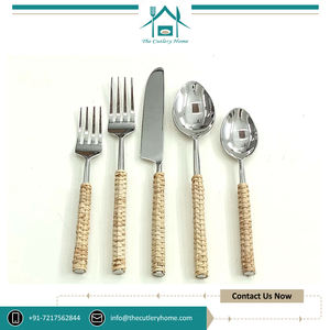 Haute sur demande dernière arrivée de stock de qualité supérieure ensemble de couverts en acier inoxydable avec poignée en rotin pour mariage et maison - Product Image 2