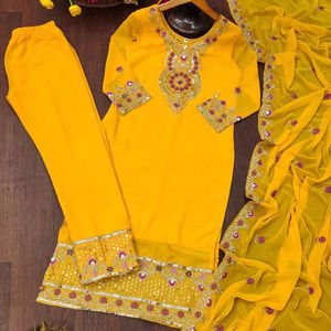 Hermoso traje con secuencia de trabajo bordado - Product Image 1