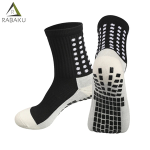Calcetines deportivos de fútbol unisex al por mayor, calcetines deportivos de colores personalizados, calcetines de fútbol fabricados en Pakistán - Product Image 2
