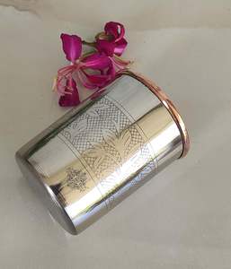 Gobelet en cuivre ayurvédique fait à la main texture lisse parfait pour une vie saine et une consommation régulière d'eau - Product Image 1