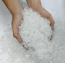 Flocons de bouteilles PET 100 % recyclées de qualité blanche 1.2D*38mm, fibres courtes creuses conjuguées non siliconées, très moelleuses et rebondissantes pour le filage - Product Image 2