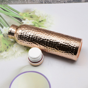 Nueva botella de agua de acero inoxidable de diseño elegante de moda en diseño personalizado y colores Botella de agua de cobre puro - Product Image 5