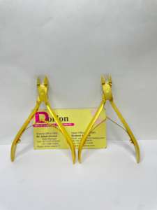 Pince à cuticules en acier inoxydable plaqué or mat avec logo personnalisé Pince à double ressort pour enlever les peaux mortes Tondeuse à cuticules - Product Image 6