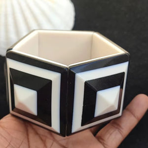 Bracelet jonc géométrique multicolore en acrylique irrégulier pour femme, accessoires empilables tendance, bijoux de mode écologiques pour mariage - Product Image 1