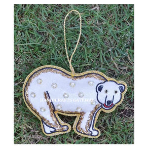 À la recherche d'une si belle broderie zari dorée avec un travail perlé sur la conception en forme d'ours Ornements suspendus décoratifs d'arbre de Noël - Product Image 1
