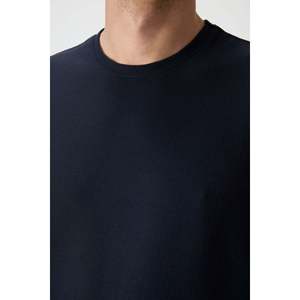 T-shirt basique pour homme Air Jones, bleu marine, en tissu gaufré interlock texturé, coupe ample - Mélange confortable de polyester et de lycra - Product Image 3