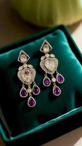 Boucles d'oreilles pendantes de style indien Polki Kundan avec pierres violettes et AD pour femme - Product Image 2