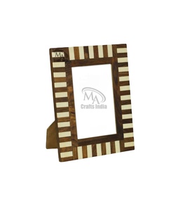 Marco de fotos de resina decorativo con incrustaciones de hueso de búfalo de madera de diseño personalizado, marco de fotos de pared tallado a mano, Material metálico y plástico - Product Image 1