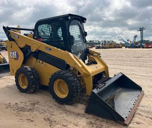 รถตักล้อยาง CAT 272D3 รุ่นทรงพลัง พร้อมรางยางขนาด 15 นิ้ว เครื่องยนต์ 67 แรงม้า และความจุในการยกของ 4323 ปอนด์ - Product Image 6