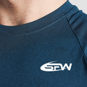 Débardeur d'entraînement pour hommes sans manches en tissu extensible avec panneaux en maille respirante et évacuant l'humidité pour l'entraînement. - Product Image 6