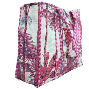 Bolsa de Mano Acolchada de Algodón con Estampado Tropical Hecha a Mano en India, Bolsa de Compras - Product Image 3