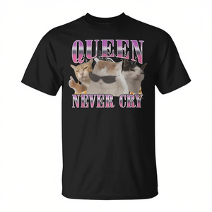 T-shirt con meme della regina gatta per gli amanti dei gatti: Gatti schizzi che non piangono mai - Abbigliamento promozionale per gli amanti dei gatti - Product Image 2