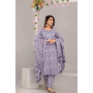 Kurta Recta de Gasa con Estampado Floral Morado y Adornos de Espejo, Mangas Tres Cuartos, Pantalones y Dupatta a Juego - Product Image 3