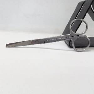 กรรไกรผ่าตัดสแตนเลสคุณภาพสูง ปลายตรง/ปลายมน ยาว 15 ซม. สำหรับการผ่าตัด ได้รับการรับรองมาตรฐาน CE - Product Image 4