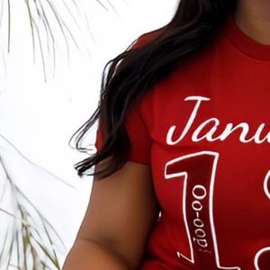 January 13 DST ciniglia ricamata T-Shirt Premium in cotone da donna abbigliamento greco Delta abbigliamento marrone Heritage T-Shirt - Product Image 3