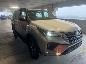 ใช้สำหรับรถยนต์ฟอร์จูนเนอร์ เอสยูวี เครื่องยนต์เบนซิน เบาะหนัง ยาง R17 กล้องมองหลัง 360 องศา - Product Image 4