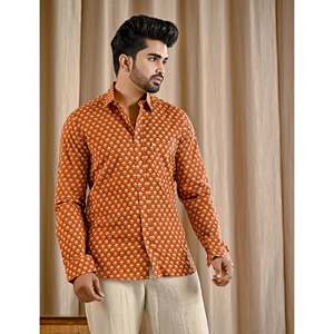 Chemise décontractée en popeline de coton imprimée orange avec col montant et manches longues, tissu tissé 100% respirant - Product Image 5