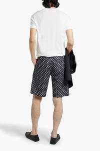 Pantalones cortos estampados negros con estilo para hombre con un ajuste relajado emparejado con camiseta blanca clásica para ropa de calle de verano sin esfuerzo - Product Image 3