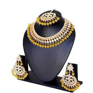 Ensemble de bijoux de mariée plaqué or Kundan, collier ras-de-cou en perles jaunes foncées avec zircon, bijoux de mariage raffinés - Product Image 2