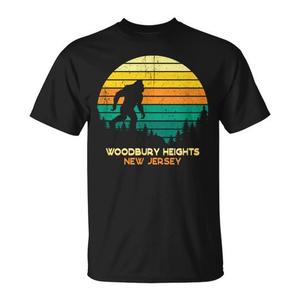 Maglietta souvenir retrò di Woodbury Heights New Jersey Bigfoot - Product Image 1
