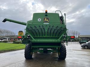 Moissonneuses-batteuses de qualité pour le blé, le riz, le maïs, les olives et les céréales, moissonneuse-batteuse John Deere T670 à vendre - Product Image 3