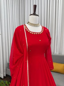 Impresionante y elegante conjunto de vestido de diseñador étnico, lujoso georgette sintético, adornos de piedras hechos a mano, detalles de encaje de fantasía, atuendo completo. - Product Image 2