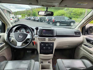 Auto Usado de Calidad a Precio Accesible, Volkswagen Routan 2010, Volante a la Izquierda - Product Image 2