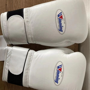 Gants de boxe MMA en cuir de conception OEM, support de poignet à boucles et crochets, imperméables, évacuant l'humidité, doigts complets, légers, pour l'entraînement - Product Image 1