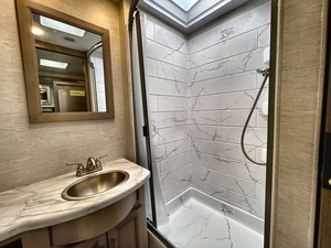 Nuevo T-h-o-r F-r-e-e-d-o-m T-r-a-v-e-l-e-r B30 2026 LISTO PARA LA VENTA - Product Image 3