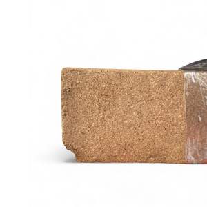 Bloc de tourbe de coco premium en vrac, fabriqué à partir de coques de noix de coco naturelles pour l'horticulture, l'agriculture et les applications de conditionnement du sol - Product Image 4