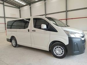 Toyota Hiace 2.8 L Diesel STD Toit Noir Pare-chocs Manuelle 9 Places Neuf/Occasion 2026 - Product Image 2