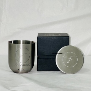 Venta al por mayor de portavelas de acero inoxidable personalizados con tapa, acabado cepillado, capacidad de 13.4 onzas y logotipo personalizado. - Product Image 6
