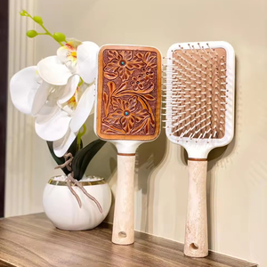2024 nueva tendencia Real mano Tooled cuero vaquera cepillo de pelo peines Boho occidental cuero peines elegante uso diario accesorio para el cabello - Product Image 2
