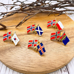 Personnalisé croix drapeau épinglette - Product Image 2