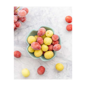 Suministro a granel de uvas congeladas enteras orgánicas de grado premium en embalaje minorista y de servicio de alimentos - Product Image 2