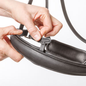 La brida está hecha de cuero y tiene una forma anatómica, tocado acolchado muy suave con un gran corte de oreja - Product Image 5