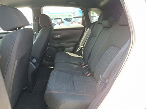 Honda HR-V Sport-B AWD 2024 d'occasion, conduite à gauche, couleur foncée, sièges en tissu, démarrage à distance, Bluetooth, Android Auto, toit ouvrant, automatique - Product Image 5