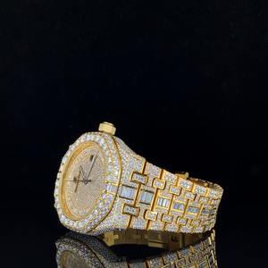 Montre en diamant moissanite entièrement sertie d'or de luxe, best-seller, avec diamants taille brillant pour hommes, disponible au meilleur prix - Product Image 2