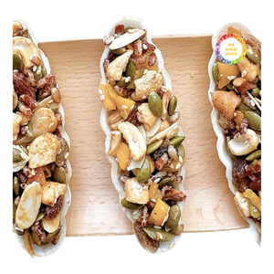 Biscuit en forme de bateau aux noix cuit au four avec une couche croquante de noix et une base de biscuit légère, choix populaire pour les commandes en gros et en vrac - Product Image 3