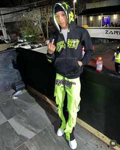 Mode décontracté femmes deux pièces survêtement sérigraphié à capuche fermeture éclair capuche et pantalon costume nouveau survêtement femmes - Product Image 5