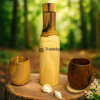 Bouteille en bois rustique faite à la main avec revêtement anti-corrosion pour le camping en plein air, la randonnée, les voyages, les boissons écologiques, et idéale comme cadeau pour les amoureux de la nature.