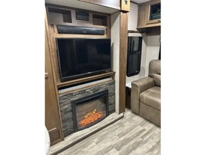 Vendeur vérifié pour remorque H-i-g-h-l-a-n-d R-i-d-ge Light 272RLS d'occasion 2017, prête à la vente - Product Image 4