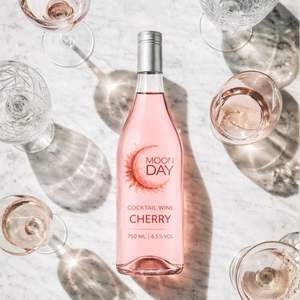 Vino de Cóctel Frizzante MoonDay con Sabor a Cereza, 6.5% ABV, Vino de Cóctel Español, 750 ml - Product Image 2