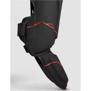 Protège-tibias MMA en cuir PU premium personnalisés avec fermeture à boucle et crochet pour la protection du cou-de-pied, du pied et de la jambe, protège-tibias de football légers - Product Image 5