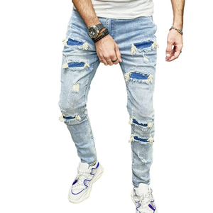 กางเกงยีนส์ผู้ชายสไตล์ฮิปฮอปลำลอง สีน้ำเงินฟอกกลาง ระบายอากาศได้ดี แต่งรอยขาดบริเวณเข่า แต่งหมุด ผ้าเดนิม เหมาะสำหรับฤดูใบไม้ร่วง - Product Image 6