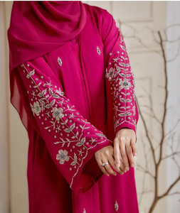 ดีไซน์อาบายะห์แบบเรียบง่ายจากดูไบ ประดับด้วยลูกปัดและงานปักด้วยหิน ดีไซน์อาบายะห์ทำมือระดับพรีเมียมจากดูไบ ปี 2026 - Product Image 1