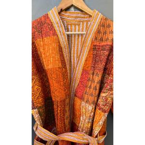 Pardessus de bain patchwork multicolore en soie Kantha pour femmes Kimono de style quotidien à imprimé floral pour la maison hôtel pour l'été printemps - Product Image 4