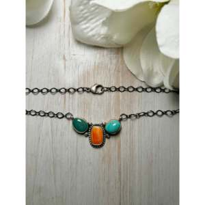 Collar de Plata de Ley con Múltiples Piedras Hecho a Mano por Artistas Navajo - Joyería Coleccionable Cultural - Product Image 2